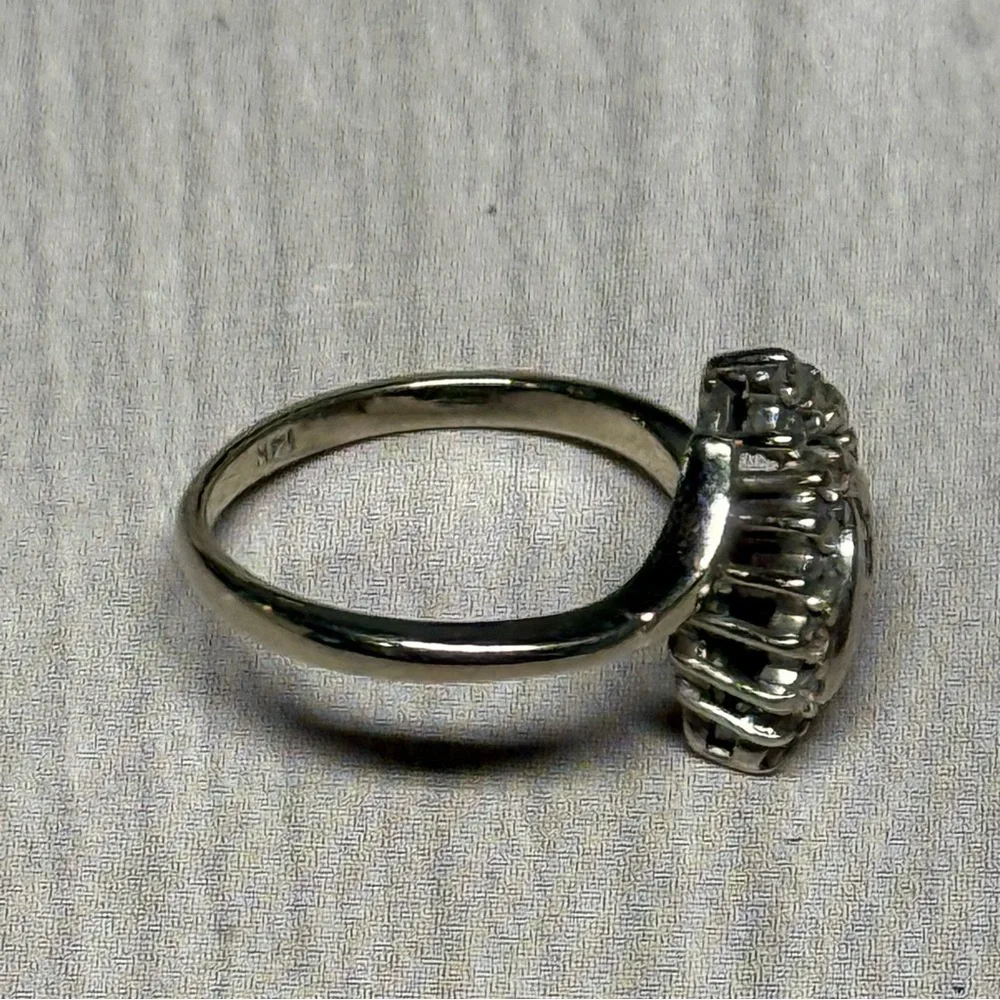 14k White Gold & Diamond Marquise Design Ring with Geometric Detailing - Picture 4 of 5